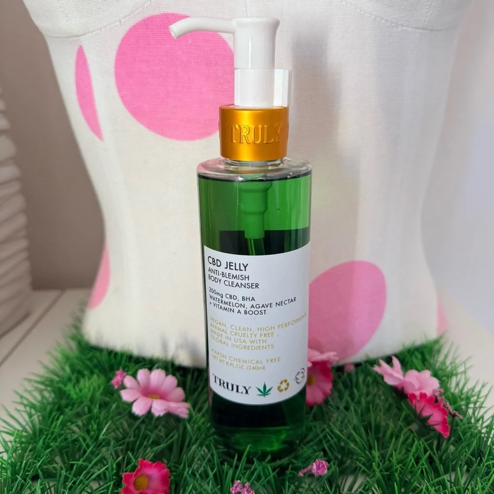 TRULY Anti-Blemish Jelly Body Cleanser - Picture 1 of 2